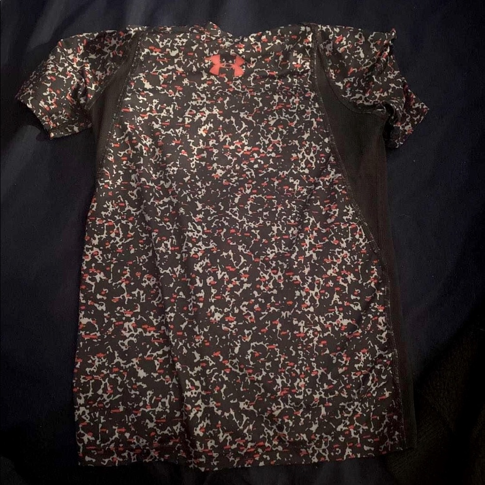 Boys small under armor shirt
